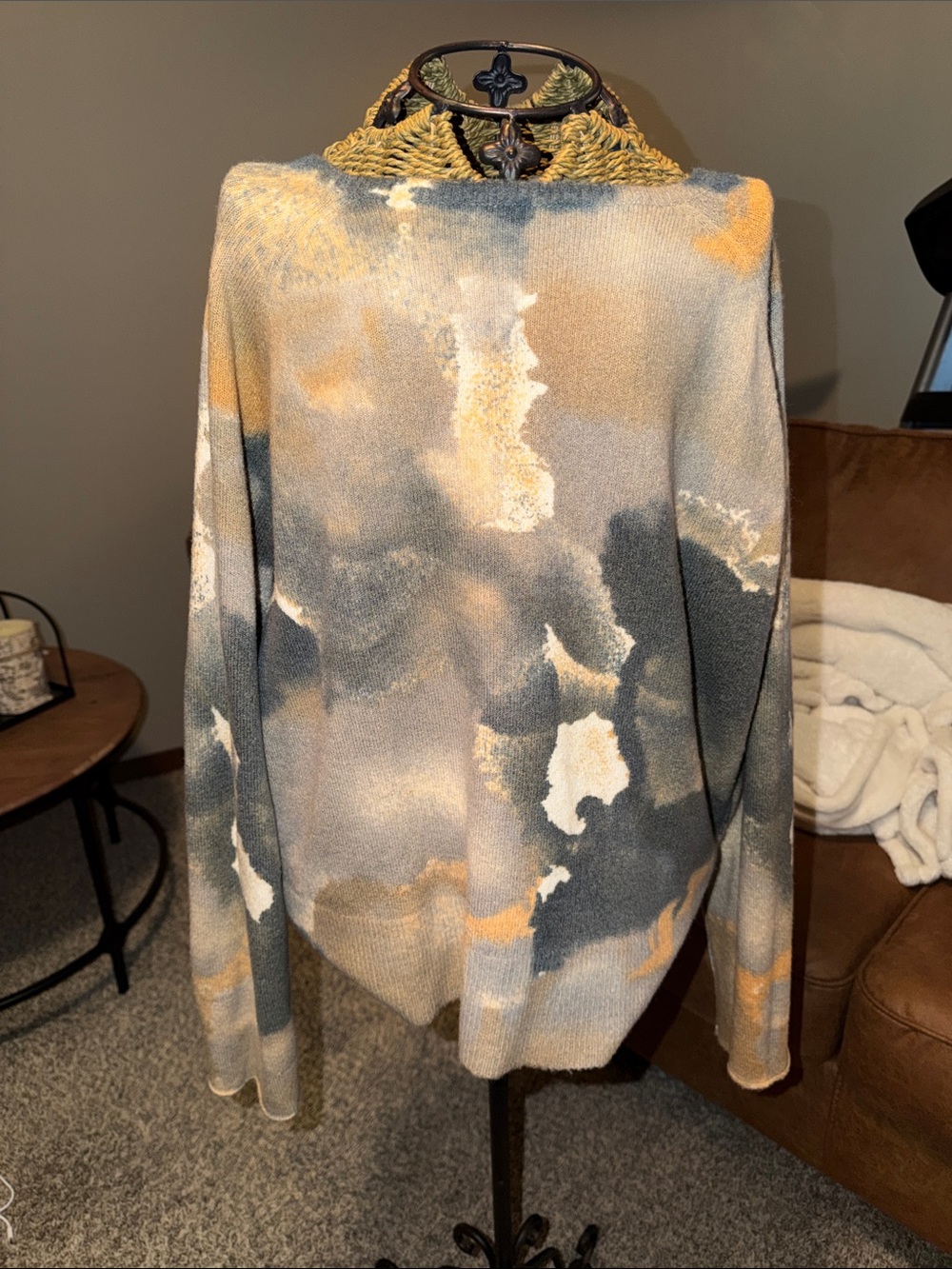 Abstract Print Women's Crewneck Sweater in Gray and Cream